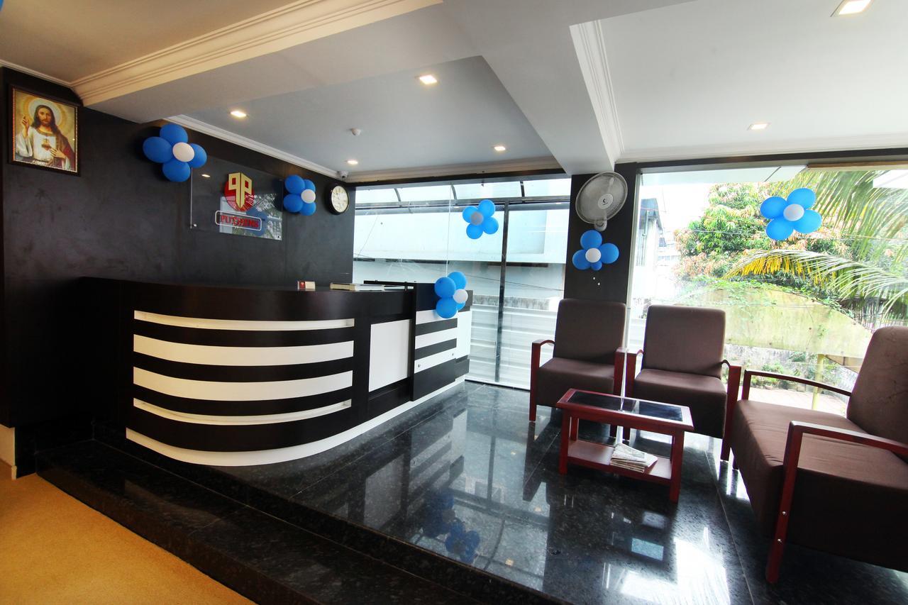 Oyo 18604 Puthens Capitol Inn Kochi Exteriör bild