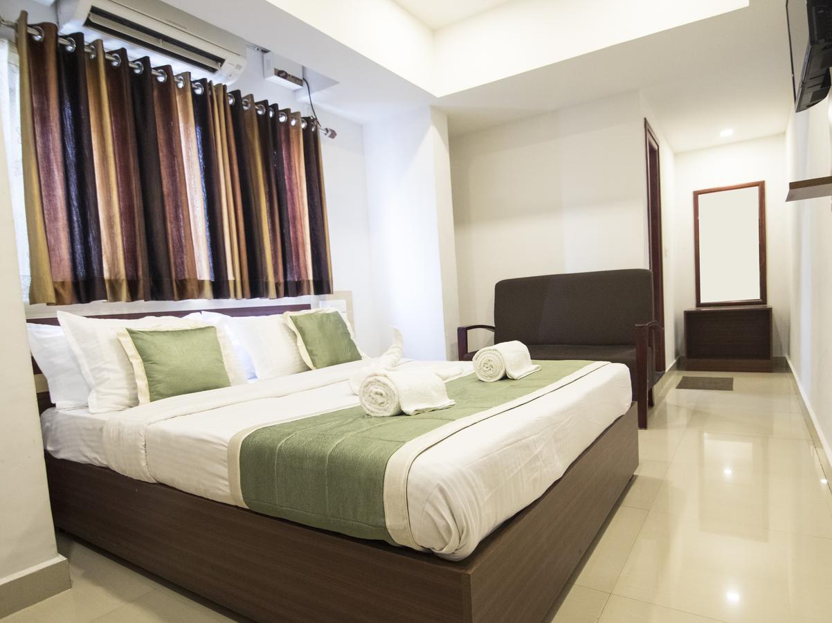 Oyo 18604 Puthens Capitol Inn Kochi Exteriör bild