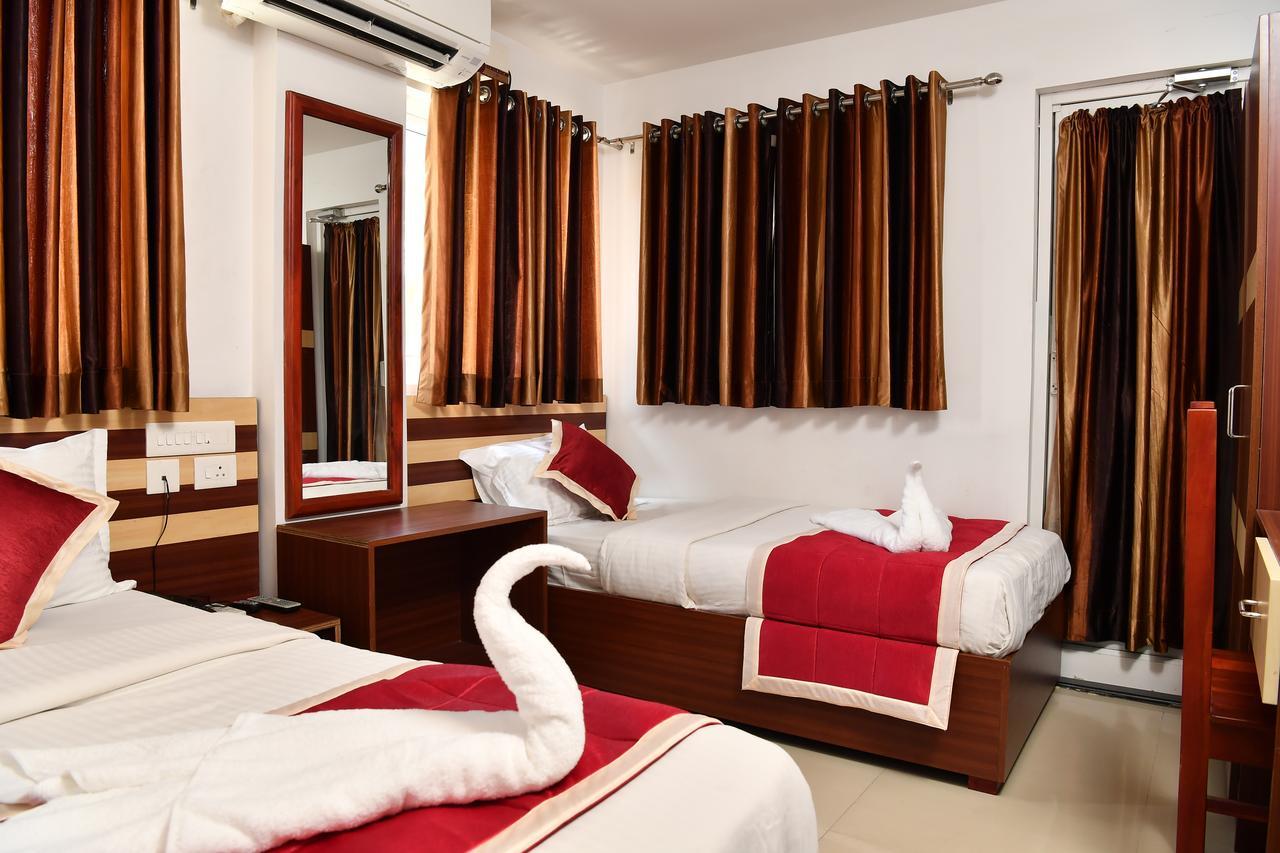 Oyo 18604 Puthens Capitol Inn Kochi Exteriör bild